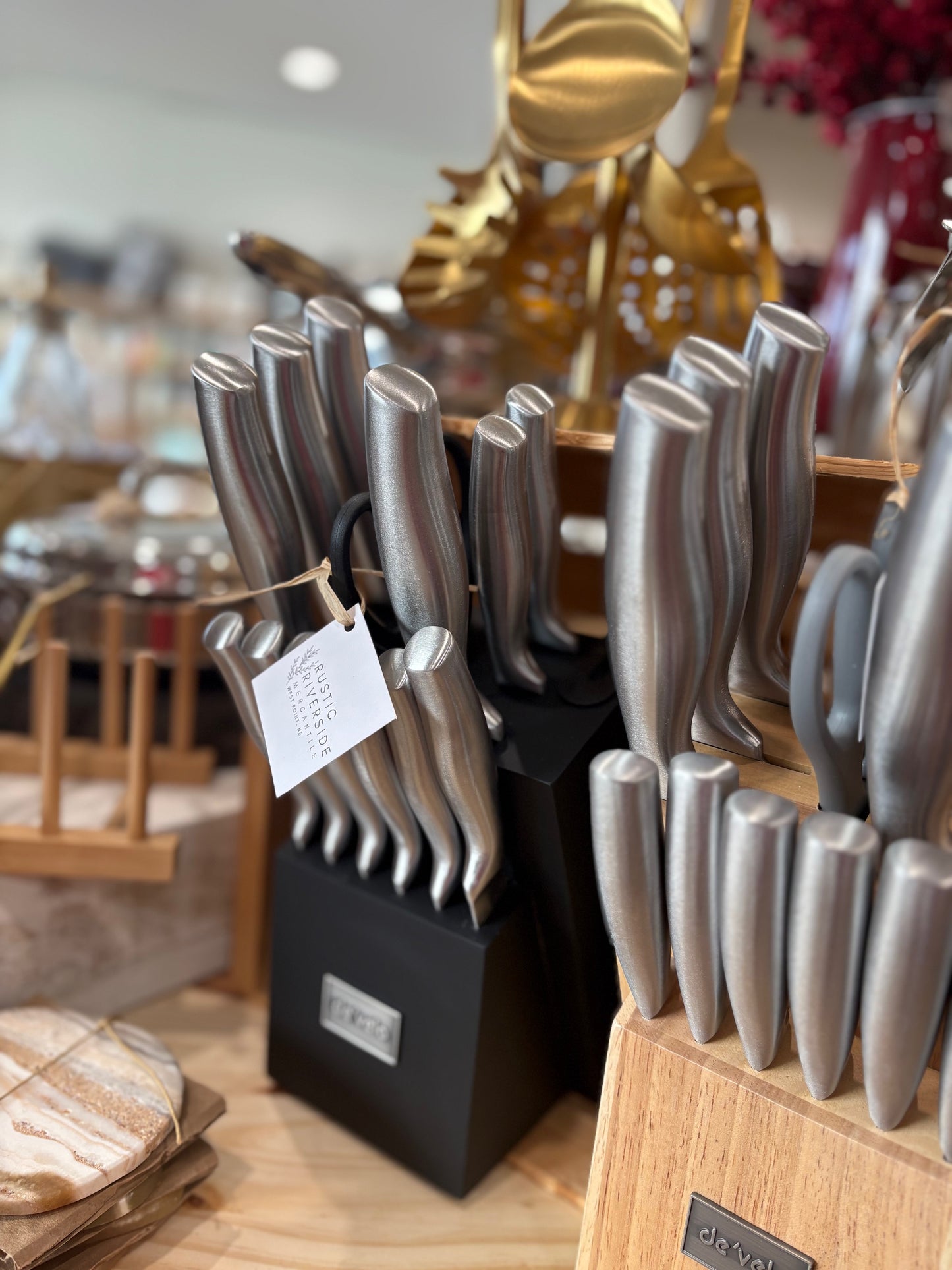 Elegant 15 Piece Kitchen Knife Set with Integrated Sharpener