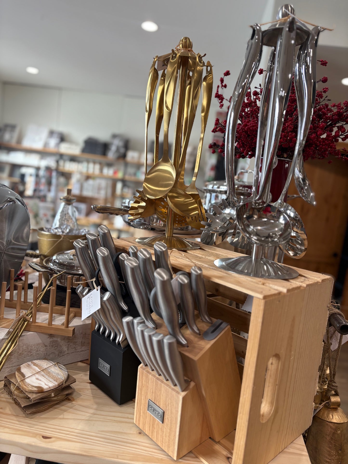 Elegant 15 Piece Kitchen Knife Set with Integrated Sharpener